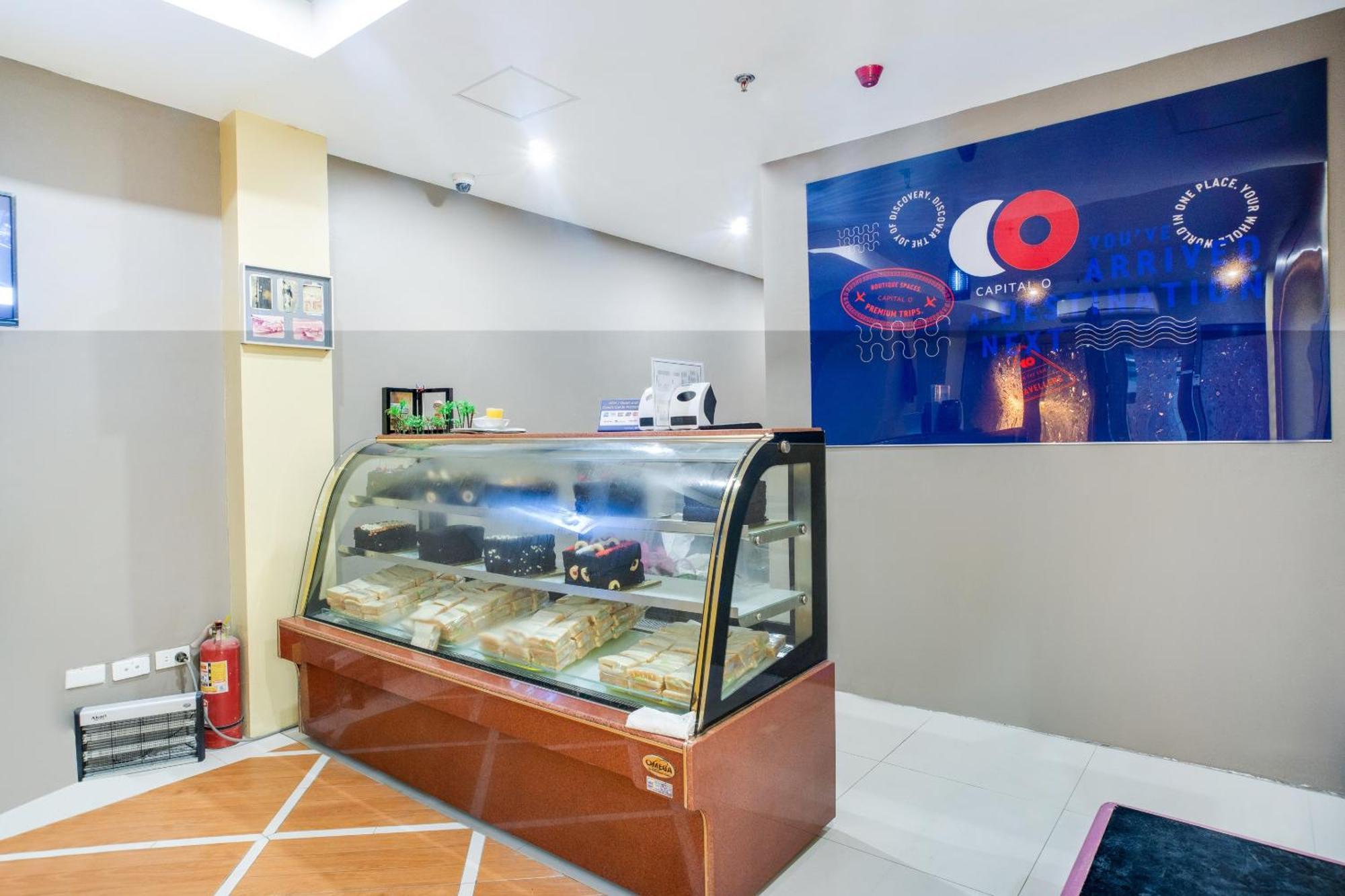 캐피탈 O 460 월드 팰리스 호텔 - 직원 백신 접종 Davao City 외부 사진